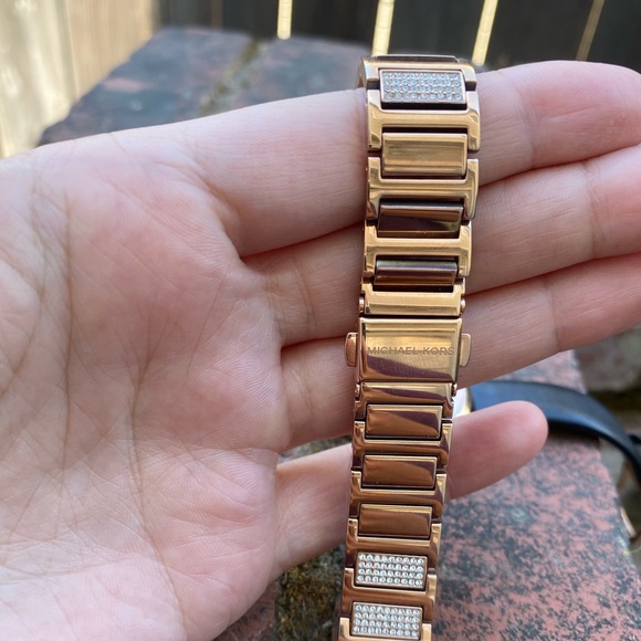 Michael Kors Rose Gold Watch - Picture 5 of 7